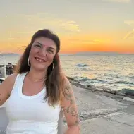 Experienced teacher from Türkiye offers Turkish lesson for begginers.